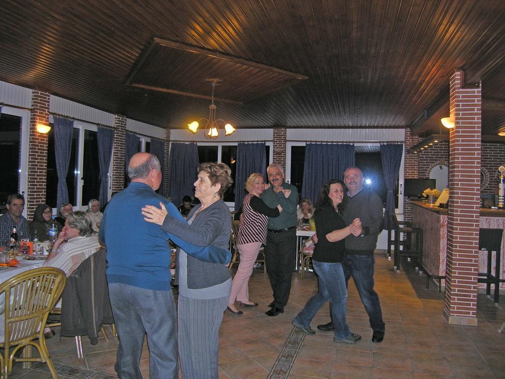 Hill 2* אנאקסוס